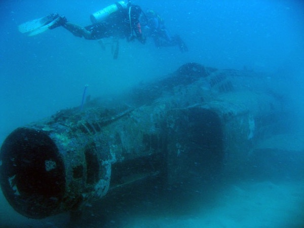 Những ngôi mộ "phi cơ đắm" tuyệt đẹp dưới lòng biển 35