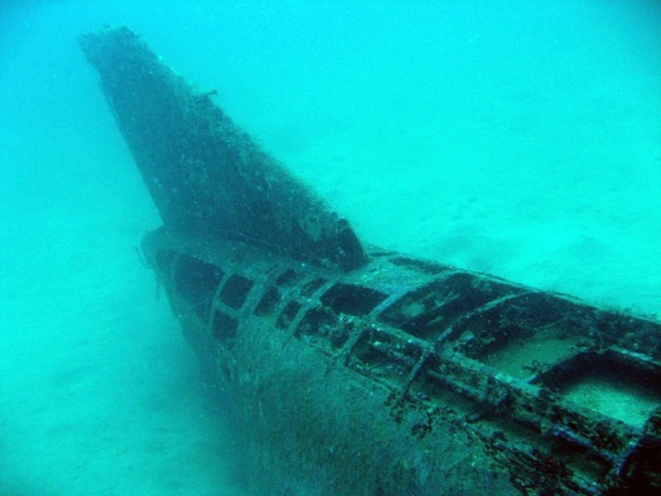 Những ngôi mộ "phi cơ đắm" tuyệt đẹp dưới lòng biển 38