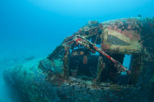 Những ngôi mộ "phi cơ đắm" tuyệt đẹp dưới lòng biển 49