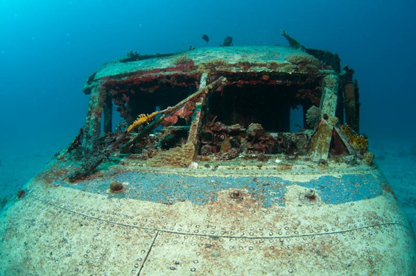 Những ngôi mộ "phi cơ đắm" tuyệt đẹp dưới lòng biển 50