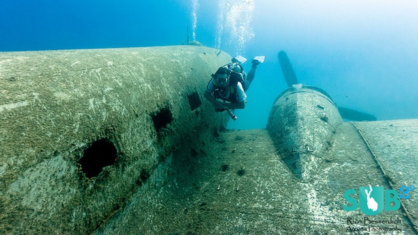 Những ngôi mộ "phi cơ đắm" tuyệt đẹp dưới lòng biển 56
