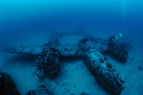 Những ngôi mộ "phi cơ đắm" tuyệt đẹp dưới lòng biển 21