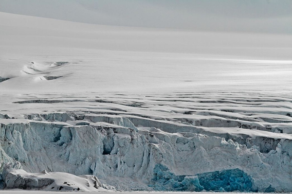 Những bức hình ấn tượng về dòng sông băng giá đang tan chảy 2