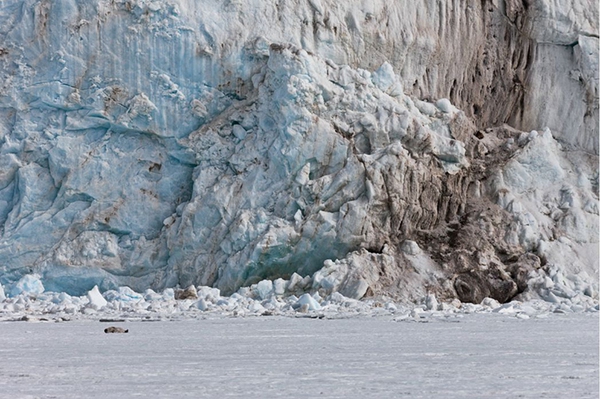 Những bức hình ấn tượng về dòng sông băng giá đang tan chảy 9