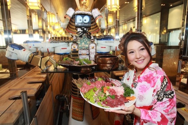 Thích thú với chú robot samurai phục vụ trong nhà hàng Nhật Bản 3