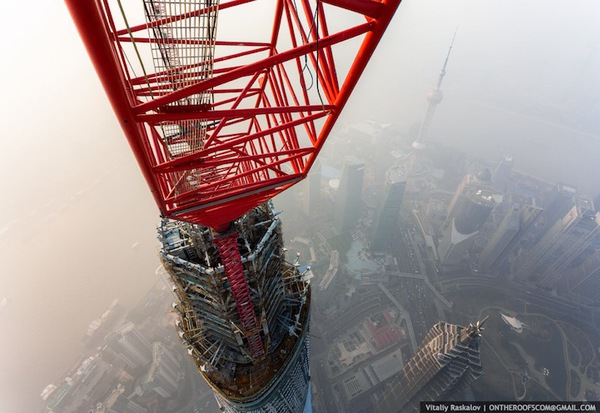 Chùm ảnh ấn tượng của hai anh chàng leo tháp Thượng Hải trong ngày Tết Nguyên Đán 10