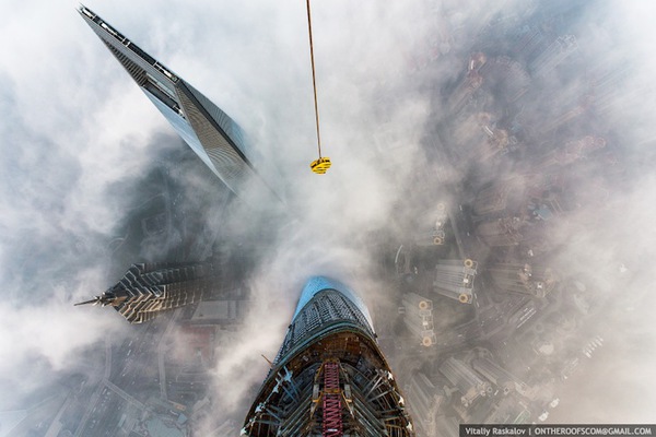 Chùm ảnh ấn tượng của hai anh chàng leo tháp Thượng Hải trong ngày Tết Nguyên Đán 12