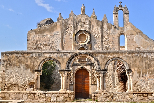 Những nhà thờ bị bỏ hoang tuyệt đẹp trên khắp thế giới 26
