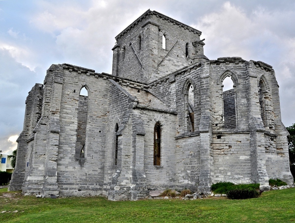 Những nhà thờ bị bỏ hoang tuyệt đẹp trên khắp thế giới 8