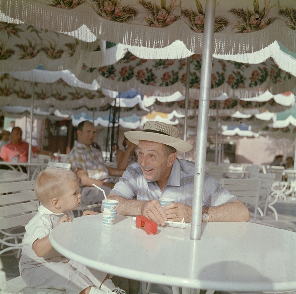 18 bức ảnh màu siêu "độc" về Disneyland vào năm 1955 10