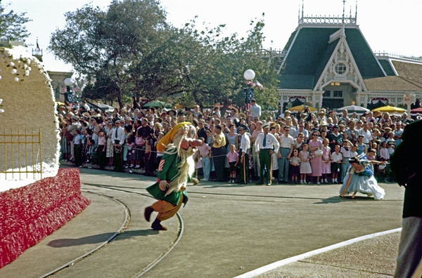 18 bức ảnh màu siêu "độc" về Disneyland vào năm 1955 14