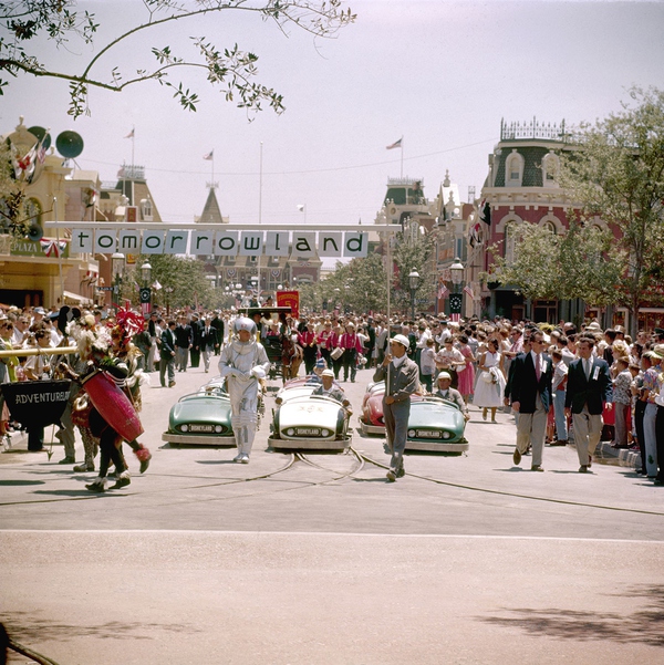 18 bức ảnh màu siêu "độc" về Disneyland vào năm 1955 15