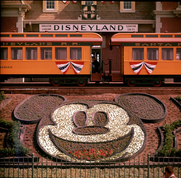 18 bức ảnh màu siêu "độc" về Disneyland vào năm 1955 2