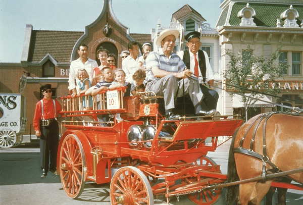 18 bức ảnh màu siêu "độc" về Disneyland vào năm 1955 5