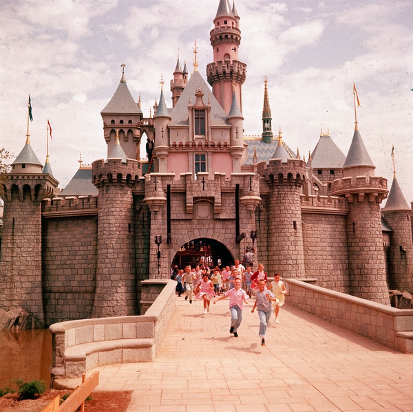 18 bức ảnh màu siêu "độc" về Disneyland vào năm 1955 6