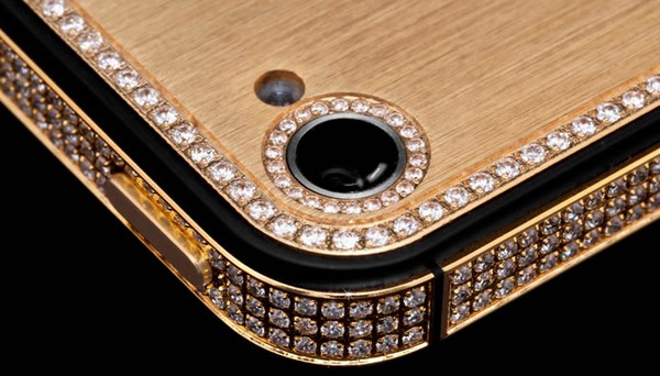 Lác mắt với chiếc iPhone vỏ bằng vàng và chạm khắc kim cương giá 21 tỷ VNĐ 15