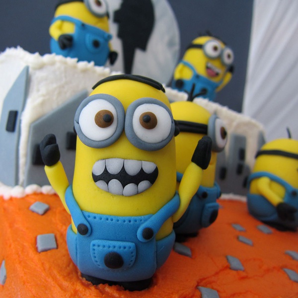 Nặn nhóc Minion bằng fondant trang trí bánh cực nhắng 13