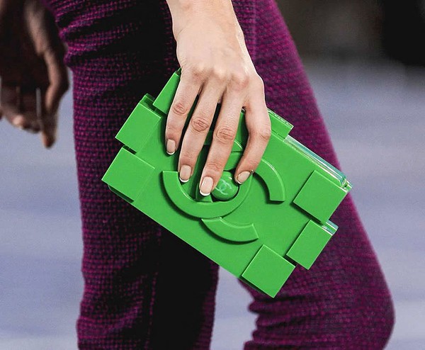 Chanel Lego - chiếc clutch đắt đỏ "đốn tim" loạt fashionista thế giới 5