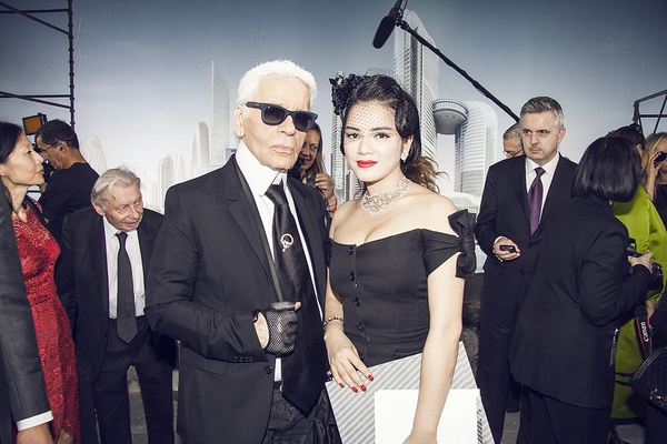 Lý Nhã Kỳ gặp NTK Karl Lagerfeld và Châu Tấn tại Paris 5