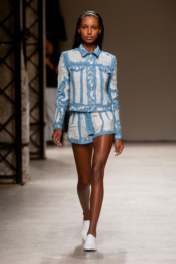 2 NTK danh tiếng gốc Việt tr&igrave;nh l&agrave;ng BST mới tại Paris Fashion Week 6