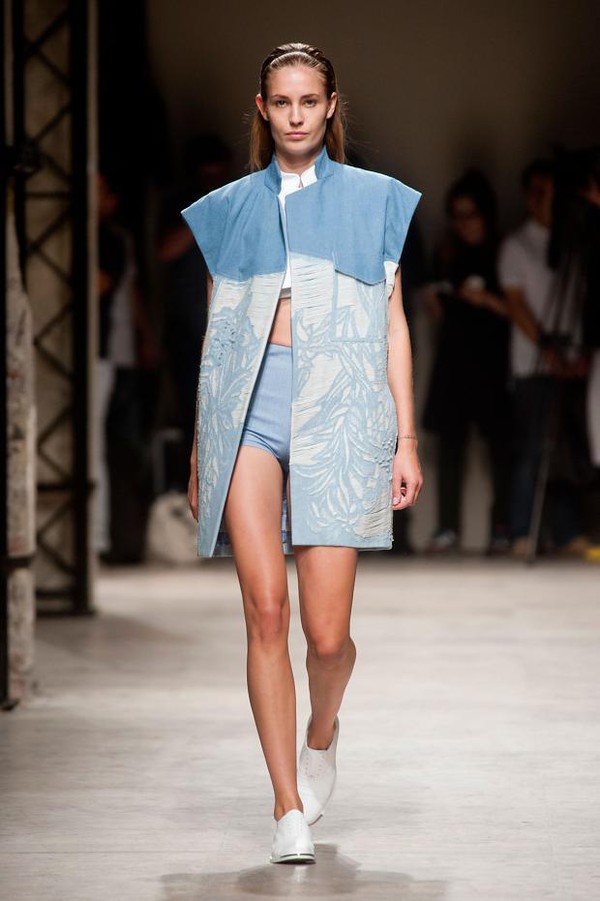 2 NTK danh tiếng gốc Việt tr&igrave;nh l&agrave;ng BST mới tại Paris Fashion Week 3