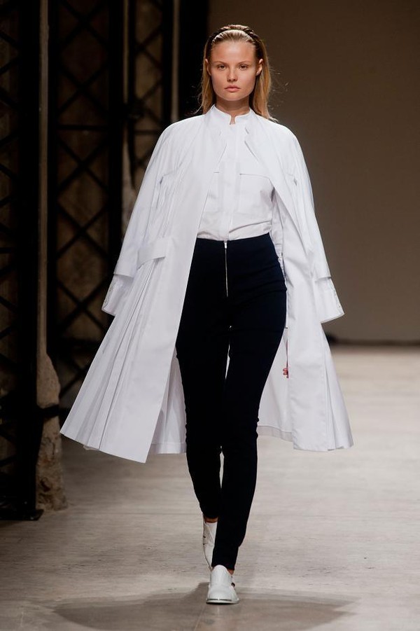 2 NTK danh tiếng gốc Việt tr&igrave;nh l&agrave;ng BST mới tại Paris Fashion Week 9