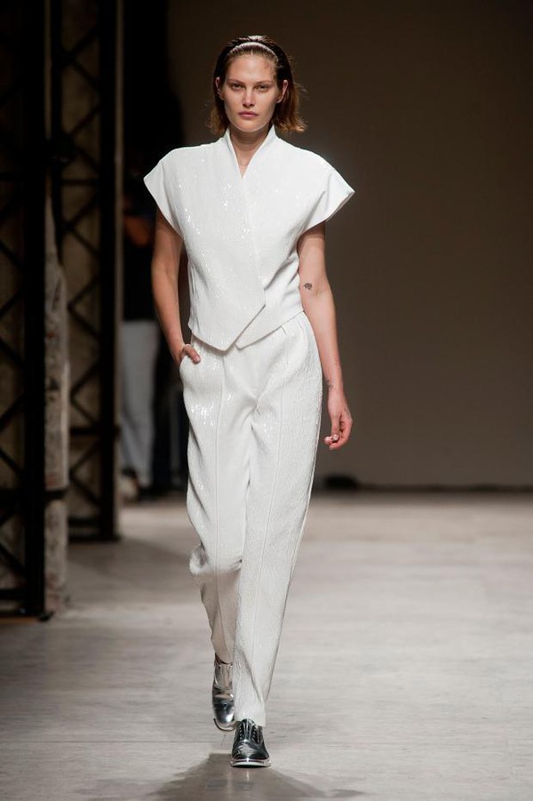 2 NTK danh tiếng gốc Việt tr&igrave;nh l&agrave;ng BST mới tại Paris Fashion Week 10