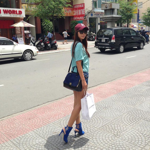 Sao Việt & thế giới đồng loạt "khoe" chân thon với street style mùa thu 11