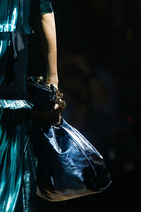 Lanvin biến túi đựng rác thành phụ kiện "sang chảnh" giá 30 triệu VND 4 Lanvin biến túi đựng rác thành phụ kiện "sang chảnh" giá 30 triệu VND 4