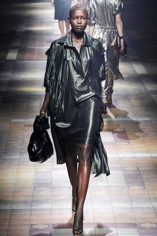Lanvin biến túi đựng rác thành phụ kiện "sang chảnh" giá 30 triệu VND 10 Lanvin biến túi đựng rác thành phụ kiện "sang chảnh" giá 30 triệu VND 10