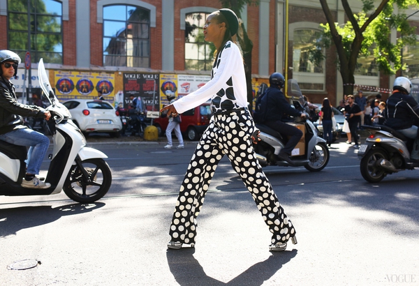 Nét lãng mạn xen cá tính tại street style của Milan Fashion Week 12