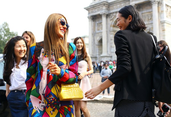 Nét lãng mạn xen cá tính tại street style của Milan Fashion Week 10