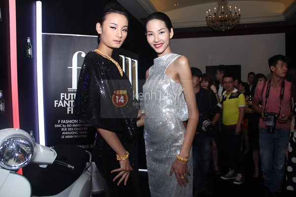 Nukan Trần & NTK Đỗ Mạnh Cường cùng diện váy đi dự fashion show 8