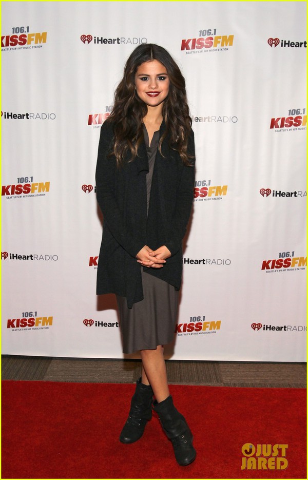 Selena Gomez đang xuống sắc trầm trọng với style "quý bà" 5