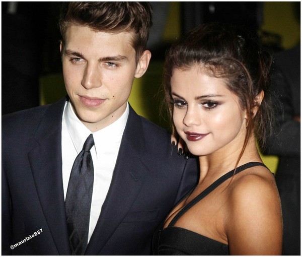 Selena Gomez đang xuống sắc trầm trọng với style "quý bà" 7