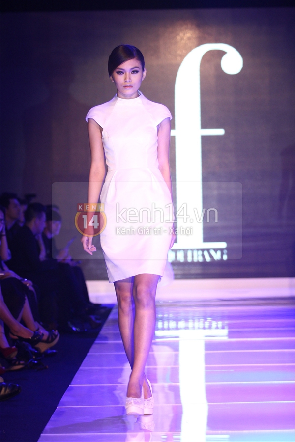 Đỗ Mạnh Cường catwalk c&ugrave;ng "tr&ograve; cưng" L&ecirc; Th&uacute;y 30