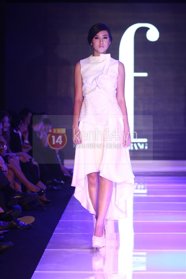 Đỗ Mạnh Cường catwalk c&ugrave;ng "tr&ograve; cưng" L&ecirc; Th&uacute;y 38