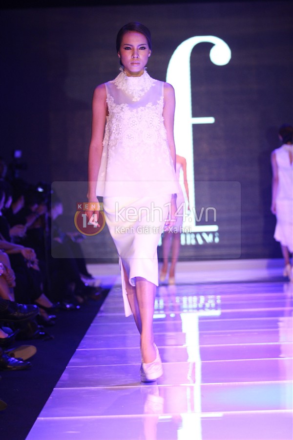 Đỗ Mạnh Cường catwalk c&ugrave;ng "tr&ograve; cưng" L&ecirc; Th&uacute;y 44