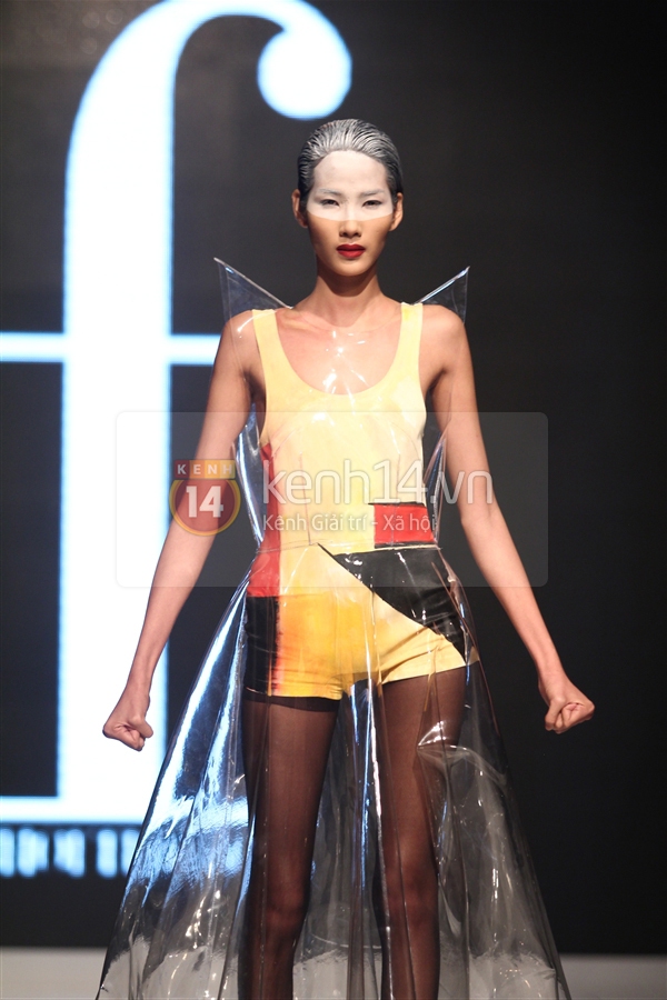 Đỗ Mạnh Cường catwalk cùng "trò cưng" Lê Thúy 18