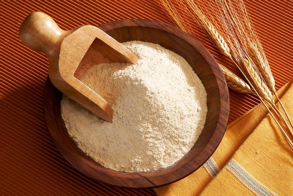 7 loại bột gi&uacute;p bạn g&aacute;i tự l&agrave;m trắng da hiệu quả 2