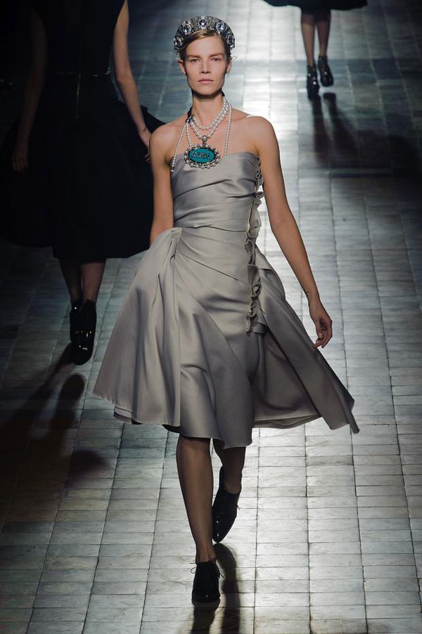 Thanh nhã, ngọt ngào với Dior, Lanvin tại Paris Fashion Week 15