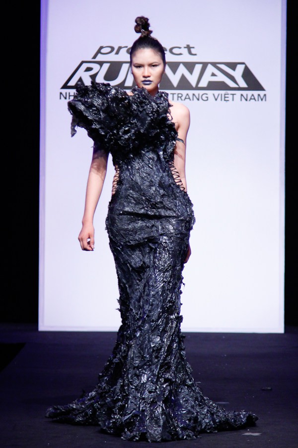 Thí sinh Project Runway thiết kế trang phục từ... rác thải 9