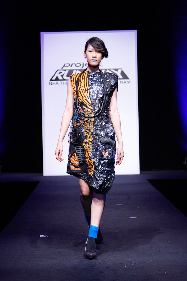 Thí sinh Project Runway thiết kế trang phục từ... rác thải 5