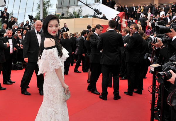 Cận cảnh trang phục của sao Việt trên thảm đỏ Cannes 2013 3