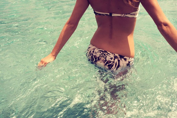 "Bỏng mắt" giữa ngày hè với loạt lookbook bikini siêu hot 6