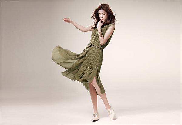 Park Shin Hye & Jeon Ji Hyun "đọ" style ng&agrave;y xu&acirc;n tr&ecirc;n tạp ch&iacute; 27