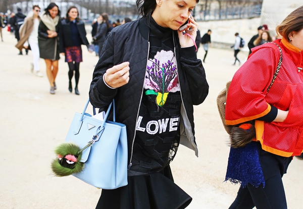 Fashionista ở Paris đồng loạt "lăng xê" xu hướng sneakers 22