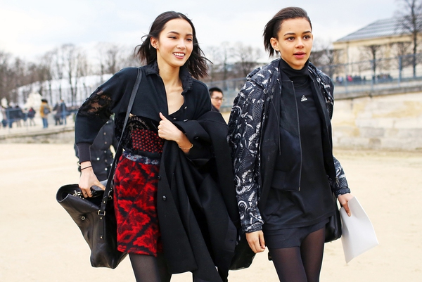 Fashionista ở Paris đồng loạt "lăng xê" xu hướng sneakers 44
