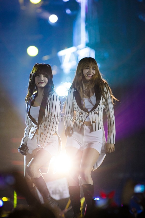 Điểm lại trang phục biểu diễn tại Việt Nam của loạt idol H&agrave;n 8