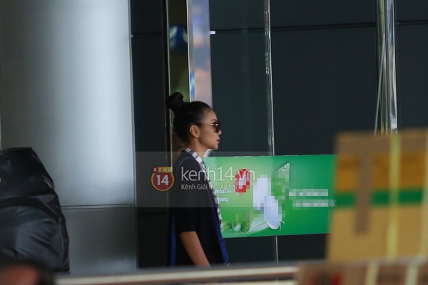 Thanh Hằng tươi rói tại sân bay giữa "tâm bão" scandal 6